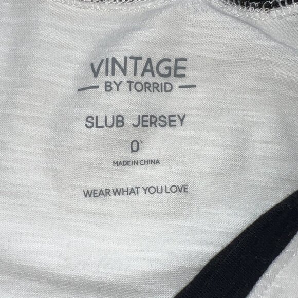 Vintage By Torrid Skull & Butterfly Graphic V-Neck Slub Jersey Shirt Size 0/L - Picture 5 of 6